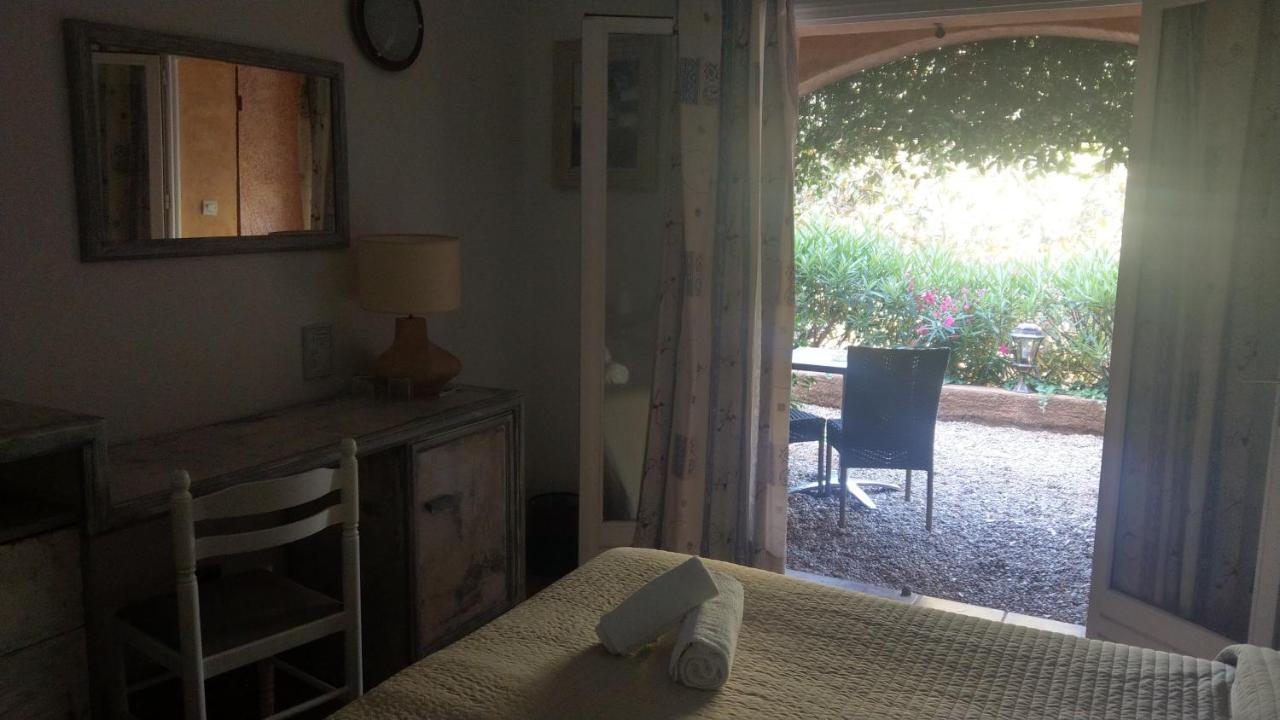 Hotel Athénopolis Grimaud Esterno foto