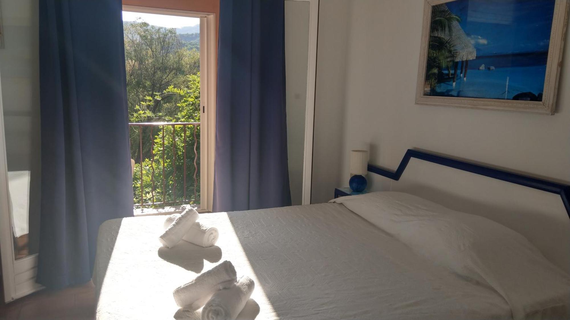 Hotel Athénopolis Grimaud Esterno foto
