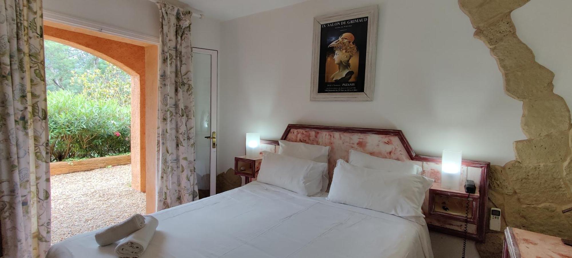 Hotel Athénopolis Grimaud Esterno foto