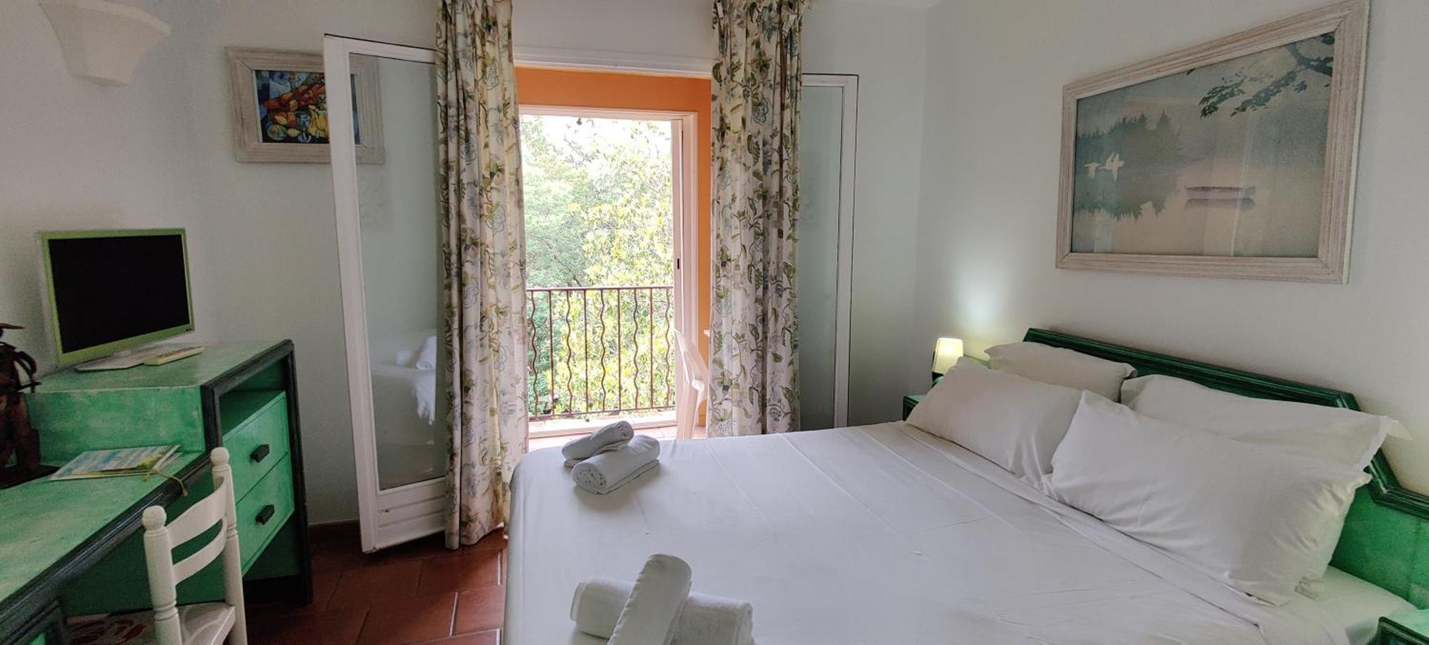 Hotel Athénopolis Grimaud Esterno foto