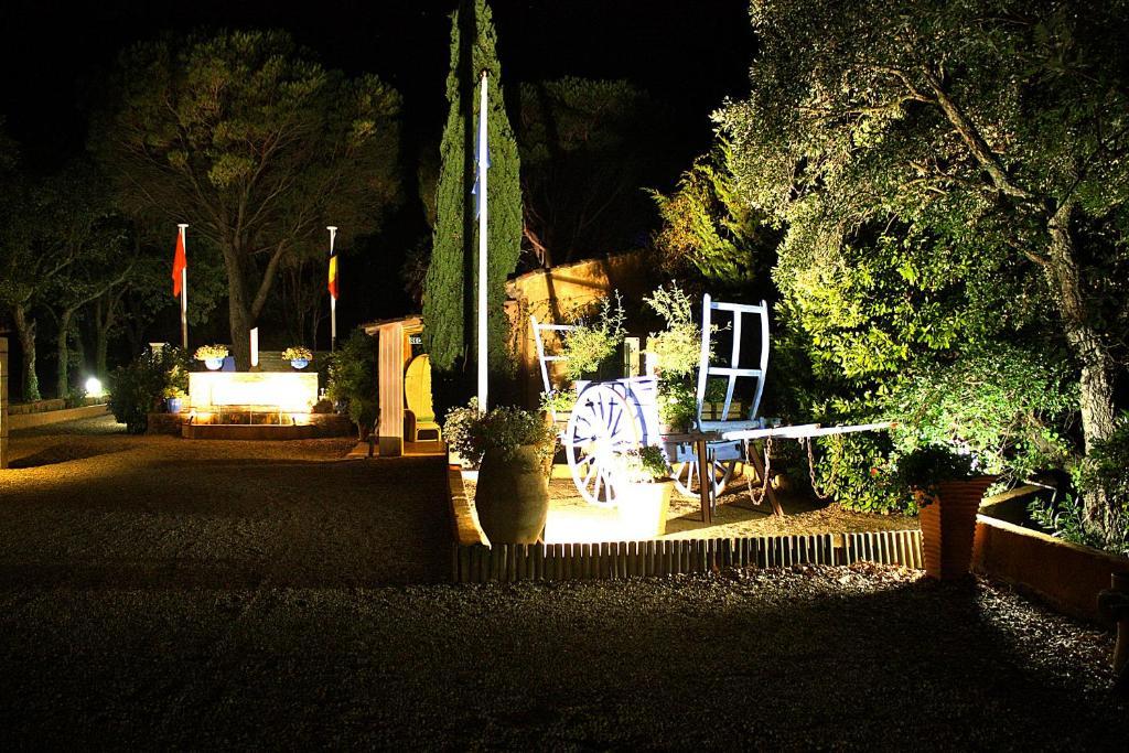 Hotel Athénopolis Grimaud Esterno foto