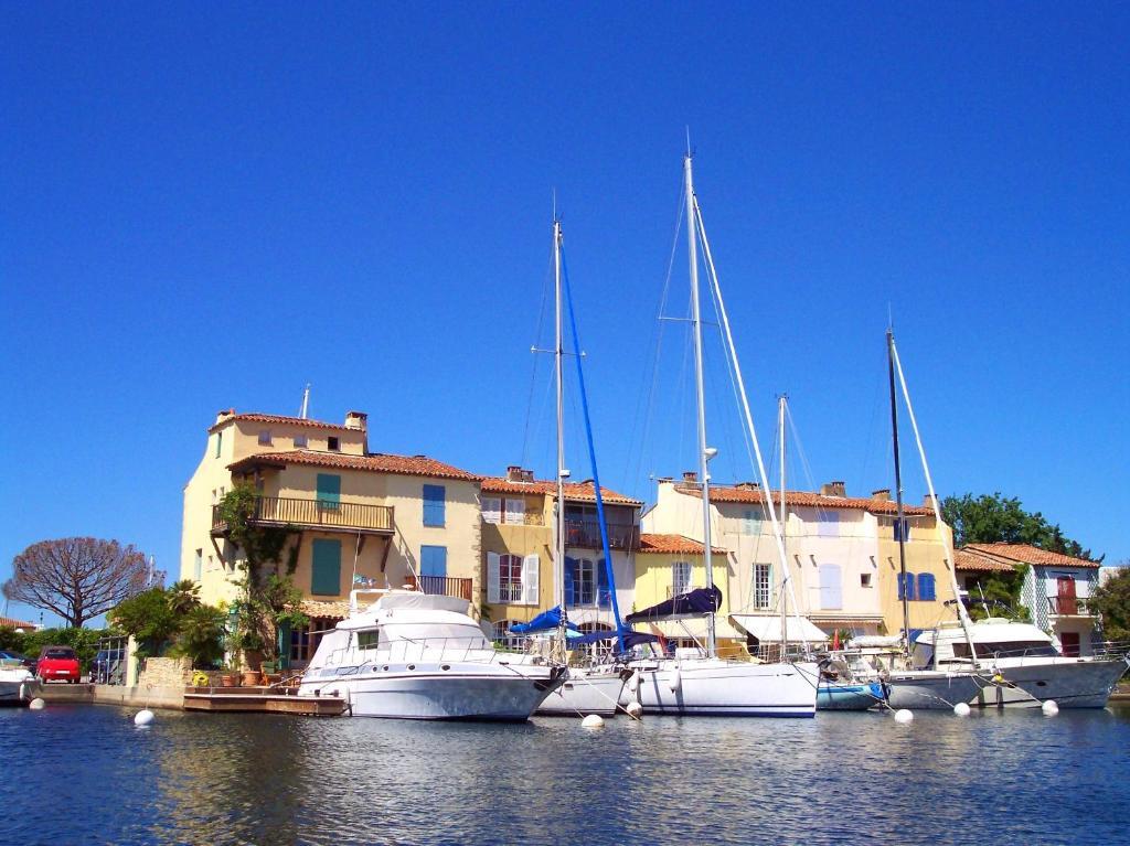 Hotel Athénopolis Grimaud Esterno foto