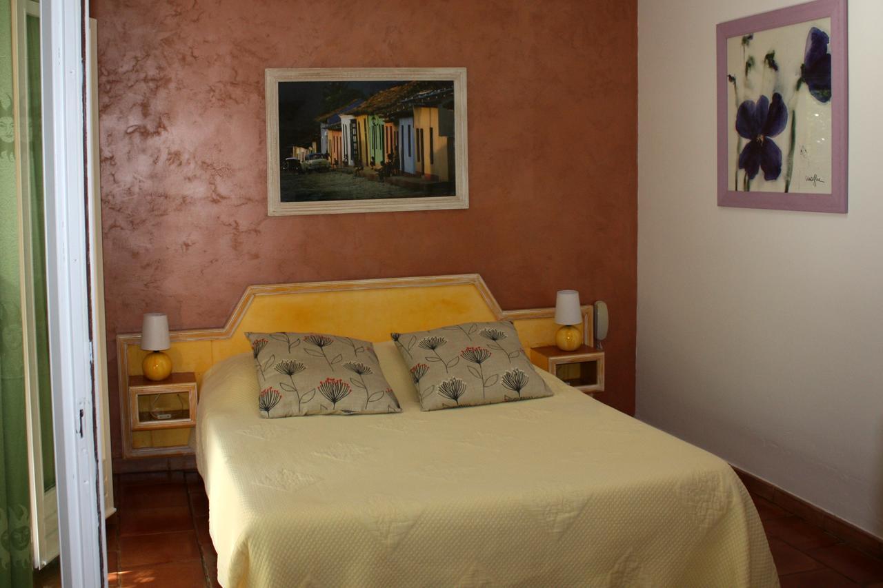Hotel Athénopolis Grimaud Esterno foto