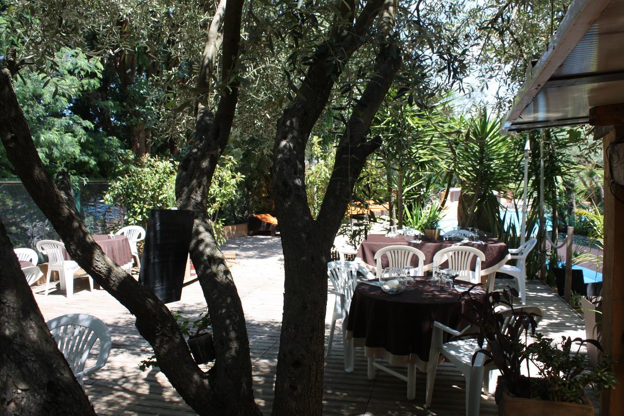 Hotel Athénopolis Grimaud Esterno foto