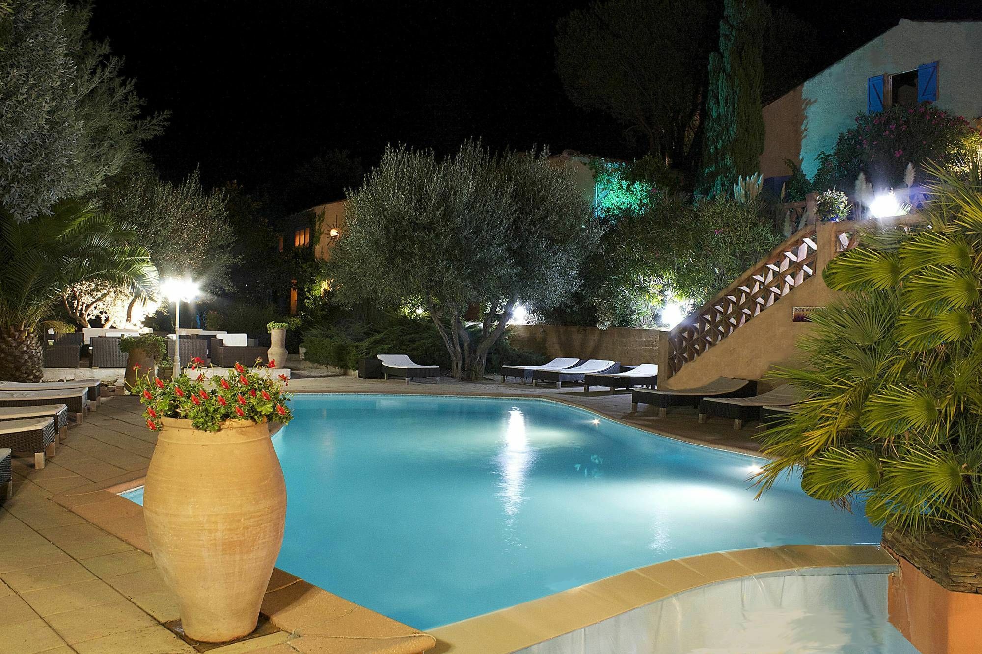 Hotel Athénopolis Grimaud Esterno foto