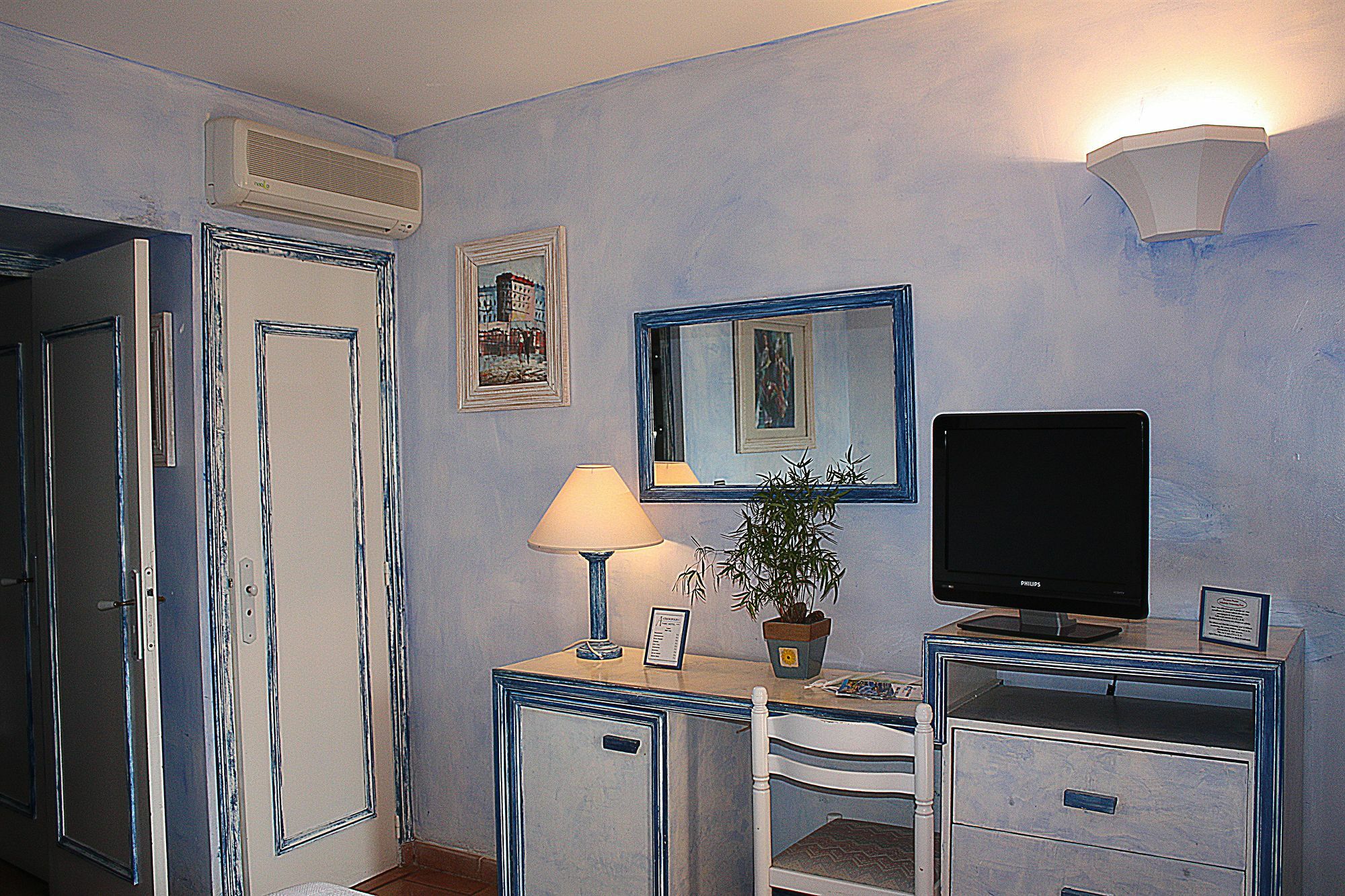 Hotel Athénopolis Grimaud Esterno foto
